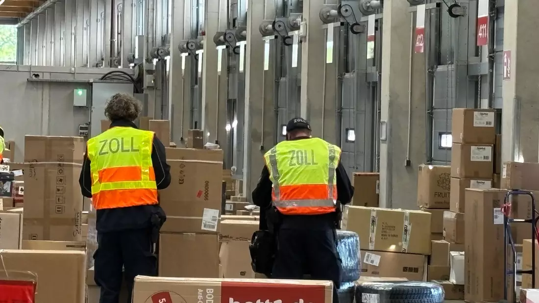 HZA-KI: Zoll prüft Paketbranche - Hinweise auf illegale Beschäftigung und Leistungsbetrug - Bild: presseportal.de