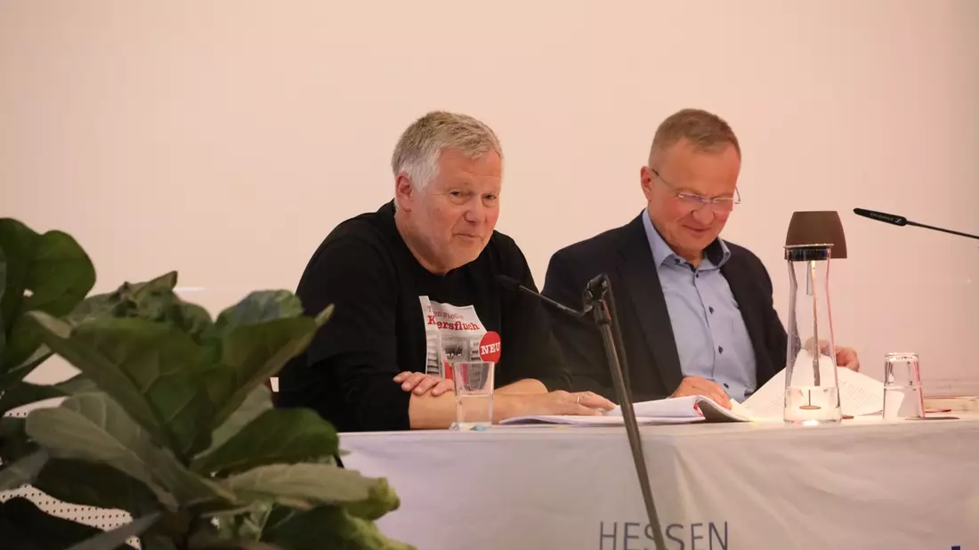 POL-OF: Krimilesung im Polizeipräsidium Südosthessen zog 250 Zuschauerinnen und Zuschauer an - Bild: presseportal.de