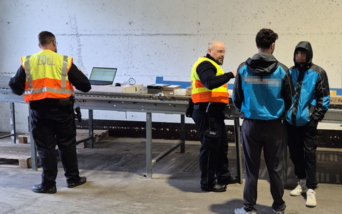 HZA-EF: Zoll prüft Kurier- und Paketdienstleister in Thüringen und Südwestsachsen / Über 300 Arbeitnehmerinnen und Arbeitnehmer kontrolliert - Foto: presseportal.de