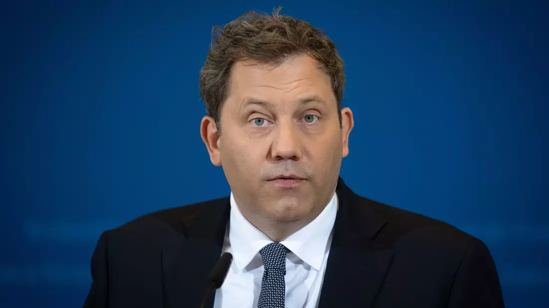 «Wir müssen weiter hart daran arbeiten, dass wir krisenfester und unabhängiger werden», so Klingbeil. - Bild: Soeren Stache/dpa