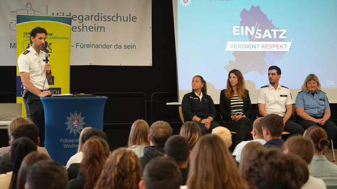 POL-RTK: Cops im Dialog macht Halt an der IGS Hildegardisschule in Rüdesheim - Bild: presseportal.de