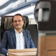 Bahn-Fernverkehrsvorstand Michael Peterson sieht eine größere Akzeptanz von langen Zugreisen. (Archivbild)  - Foto: Oliver Berg/dpa
