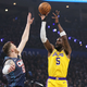 Isaiah Hartenstein (l.) stellte Deandre Ayton und die Lakers vor Probleme. - Foto: Nate Billings/AP/dpa