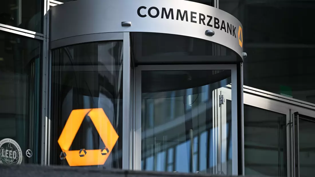 Die Commerzbank stellt ihre Strategie bis 2030 vor. (Archivbild) - Bild: Michael Brandt/dpa