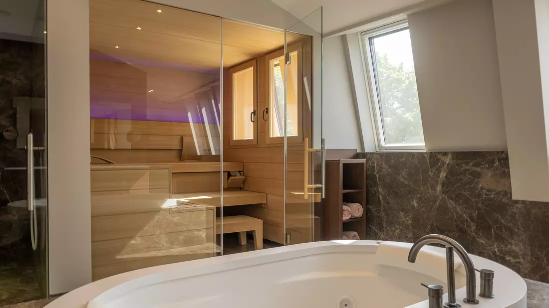 Präziser Einbau einer KLAFS-Sauna - Bild: KLAFS GmbH über pressetext.de