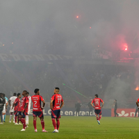 Fans von Medellin sorgen für den Spielabbruch.  - Foto: Fernando Vergara/AP/dpa