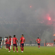 Fans von Medellin sorgen für den Spielabbruch.  - Foto: Fernando Vergara/AP/dpa