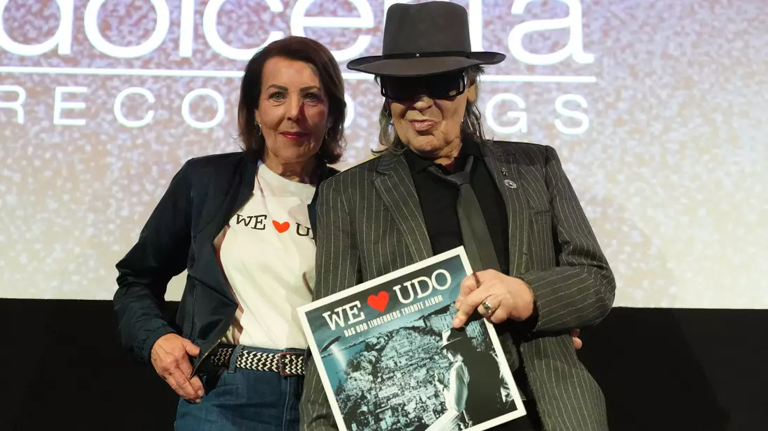Was kann man einem Udo Lindenberg zum Geburtstag schenken? Na klar, wunderbare Cover seiner eigenen Songs. (Archivbild) - Bild: Marcus Brandt/dpa