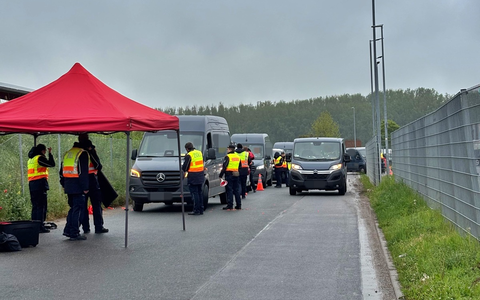 HZA-BS: Finanzkontrolle Schwarzarbeit des Hauptzollamts Braunschweig überprüft Kurierdienste - Bundesweite Schwerpunkprüfung gegen Schwarzarbeit und illegale Beschäftigung - Foto: presseportal.de