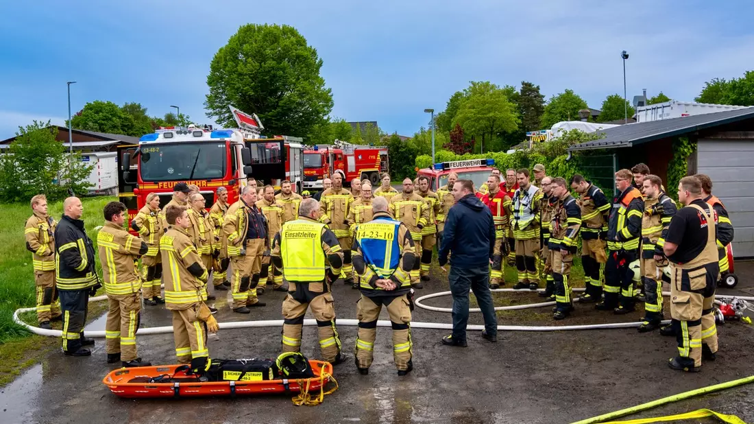 FW-OLL: Gemeinsame Übung der Feuerwehren Cloppenburg und Großenkneten - Überörtliche Unterstützungseinheit trainiert für Großschadenslagen - Bild: presseportal.de