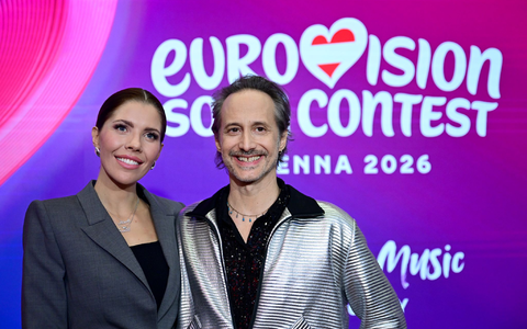 Swarovski und Ostrowski - das Moderatorenduo des ESC. (Archivbild) - Foto: Roland Schlager/APA/dpa