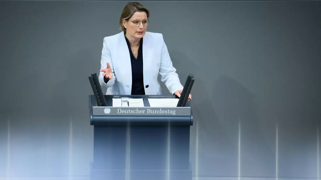 Justizministerin Hubig äußert sich zum beschlossenen Gewaltschutzgesetz.  - Bild: Bernd von Jutrczenka/dpa