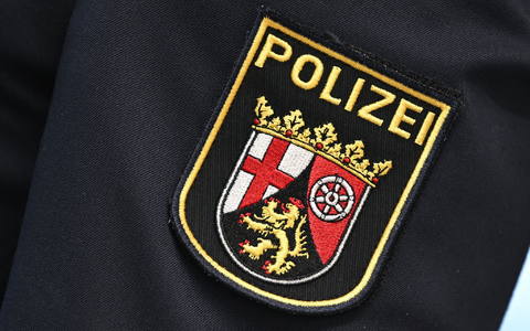 Die Polizei ist mit Großaufgebot vor Ort. (Symbolbild) - Foto: Arne Dedert/dpa