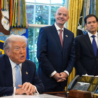 Bei den Ticketpreisen für die Fußball-WM kommt selbst Donald Trump ins Staunen. (Archivbild) - Foto: Evan Vucci/AP/dpa