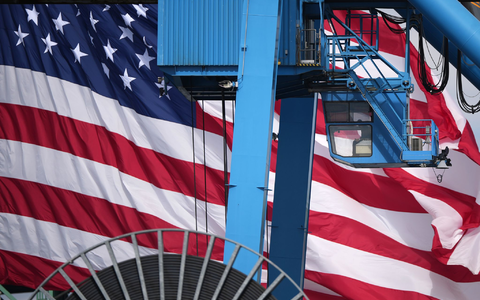 Mit neuen Zolldrohungen von Trump wächst die Sorge um den transatlantischen Handel - Foto: Matt Slocum/AP/dpa