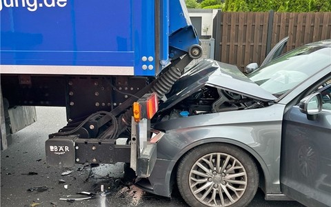 POL-ME: Fahrer war abgelenkt: Auffahrunfall mit hohem Sachschaden - 2605026 - Foto: presseportal.de
