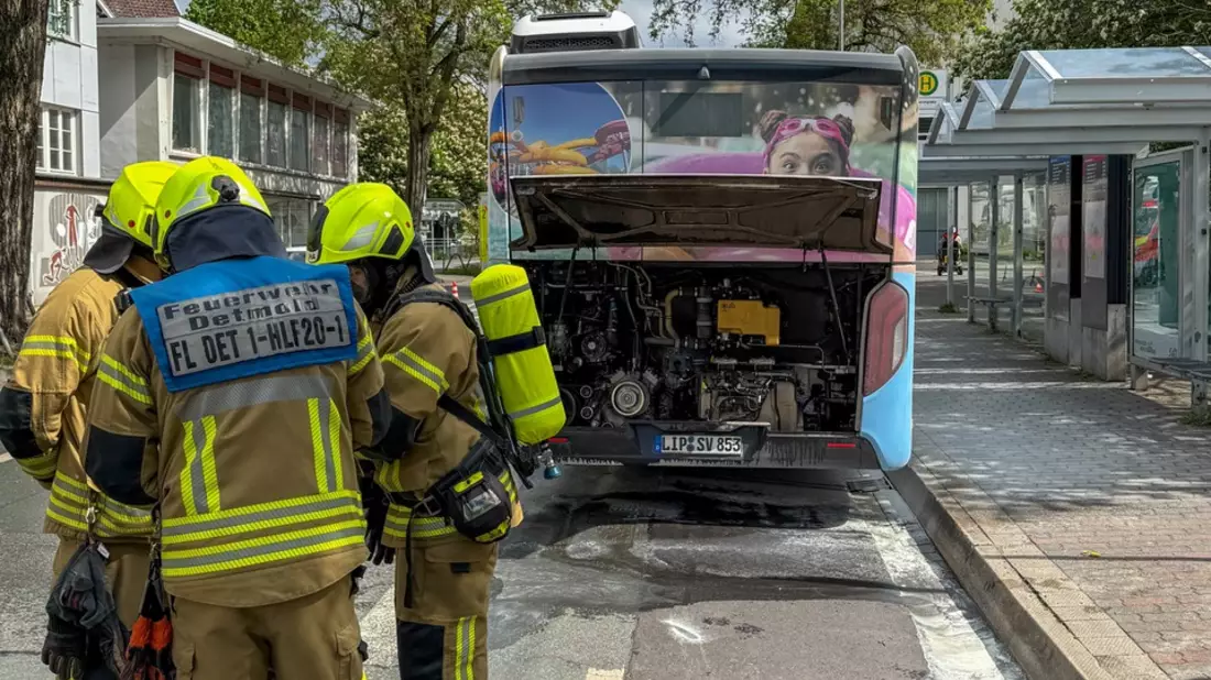 FW-DT: Brennender Bus - Bild: presseportal.de