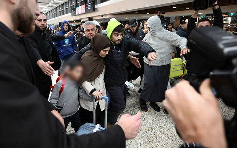 Bei der Ankunft der Frauen sei es teils zu chaotischen Szenen am Flughafen gekommen, berichten australische Medien.  - Foto: Joel Carrett/AAP/dpa