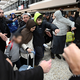Bei der Ankunft der Frauen sei es teils zu chaotischen Szenen am Flughafen gekommen, berichten australische Medien.  - Foto: Joel Carrett/AAP/dpa
