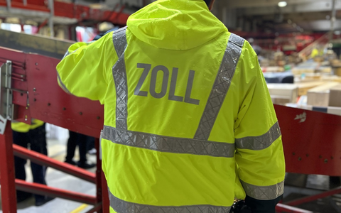 HZA-BI: Bielefelder Zoll überprüft Kurier-, Express- und Paketdienstleister/Bundesweite Schwerpunktprüfung gegen Schwarzarbeit und illegale Beschäftigung - Foto: presseportal.de