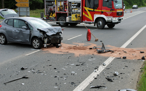 POL-DN: Zwei verletzte Personen bei Kollision im Einmündungsbereich - Foto: presseportal.de