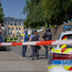 Einsatzkräfte sind mit einem Großaufgebot vor Ort.   - Foto: Sascha Ditscher/dpa