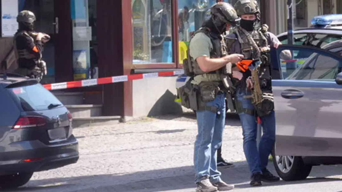 Die Maßnahmen laufen - «auch wenn es nach außen nicht so aussieht», sagt ein Polizeisprecher.  - Bild: Thomas Frey/dpa