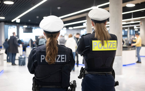 Deutschland muss an seinen Flughäfen weitere Vorbereitungen treffen, um den Anforderungen des neuen europäischen Asylsystems Gerecht zu werden. (Symbolbild)  - Foto: Marijan Murat/dpa