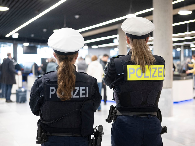 Deutschland muss an seinen Flughäfen weitere Vorbereitungen treffen, um den Anforderungen des neuen europäischen Asylsystems Gerecht zu werden. (Symbolbild)  - Foto: Marijan Murat/dpa