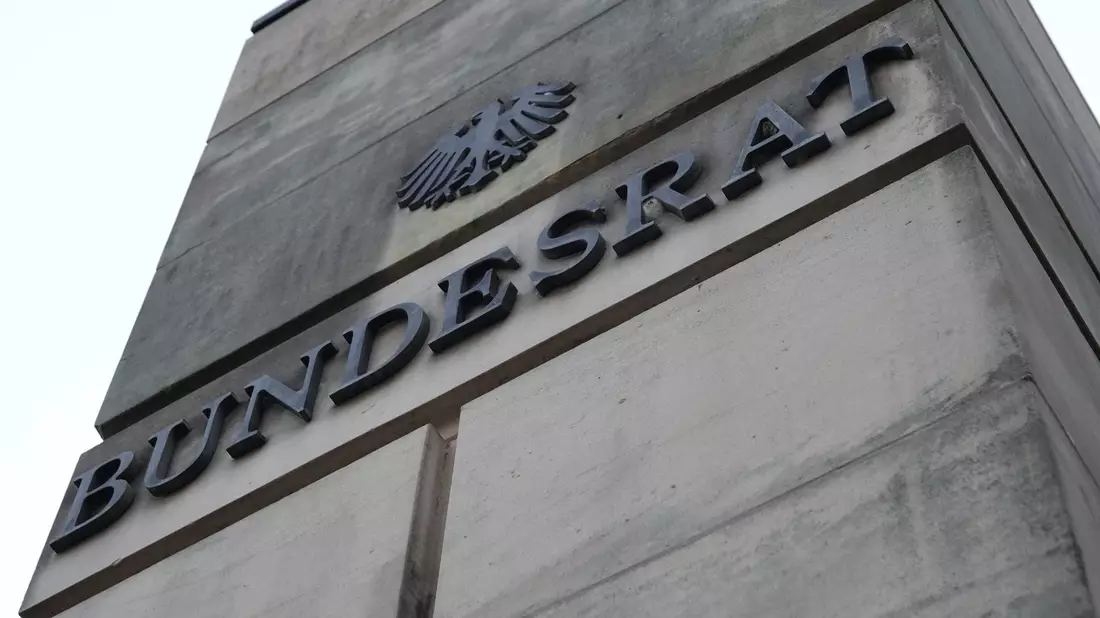 Stopp im Bundesrat: Die Länderkammer sagte vorerst Nein zur Entlastungsprämie. (Archivfoto) - Bild: Demy Becker/dpa
