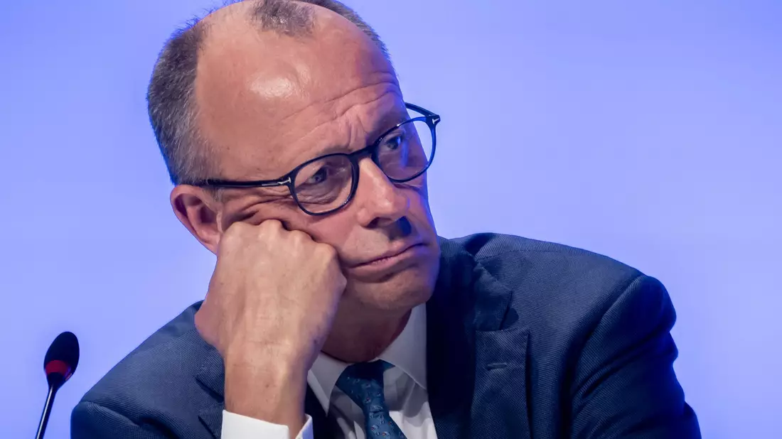 Immer wieder muss Bundeskanzler Friedrich Merz (CDU), hier kürzlich auf einer Veranstaltung des CDU-Wirtschaftsrates, um Mehrheiten für die Koalitionsprojekte bangen. (Archivfoto) - Bild: Michael Kappeler/dpa