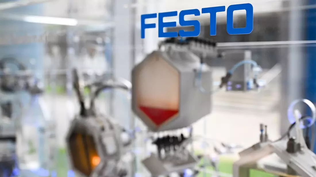 Festo plant den Abbau von Stellen. (Archivbild) - Bild: Bernd Weißbrod/dpa