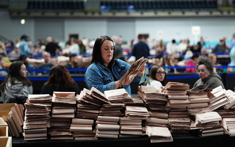 In Schottland und Wales gab es am Freitagnachmittag die ersten Ergebnisse.  - Foto: Andrew Milligan/PA Wire/dpa