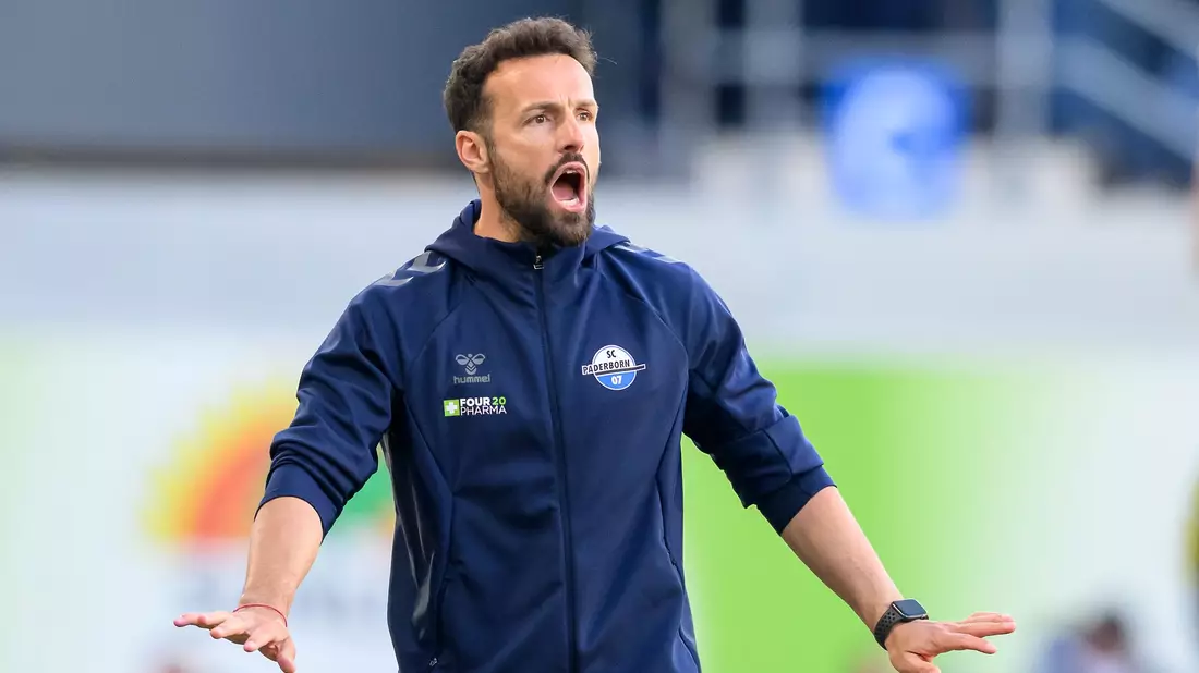 Trainer Ralf Kettemann hat mit dem SC Paderborn weiter die Chance auf den dritten Bundesliga-Aufstieg. - Bild: Anke Waelischmiller/dpa
