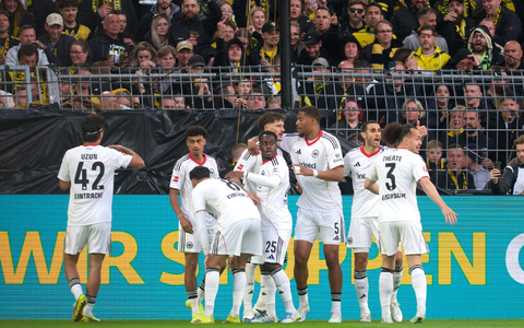 Eintracht Frankfurt jubelt über das frühe 1:0.  - Foto: Bernd Thissen/dpa