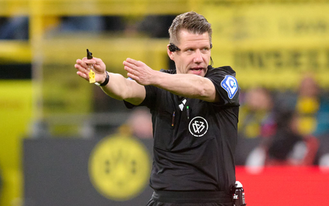 Schiedsrichter Patrick Ittrich leitete sein letztes Liga-Spiel.  - Foto: Bernd Thissen/dpa
