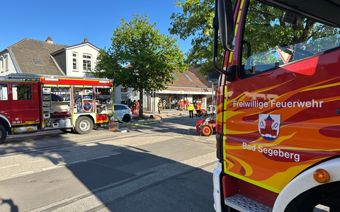 FW Bad Segeberg: FW Bad Segeberg: Brennende Gartenhütte sorgt für einen größeren Einsatz der Feuerwehr Bad Segeberg - Foto: presseportal.de