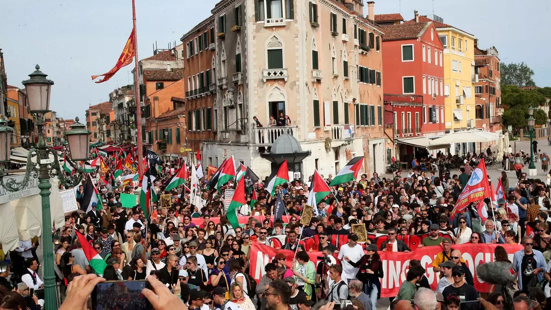 Am Vorabend der Eröffnung kam es zu Protesten. - Bild: Paola Garbuio/LaPresse via ZUMA Press/dpa