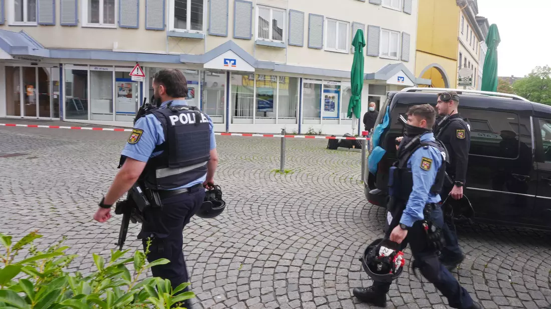 Der Vorfall löste einen Großeinsatz der Polizei aus. - Bild: Thomas Frey/dpa