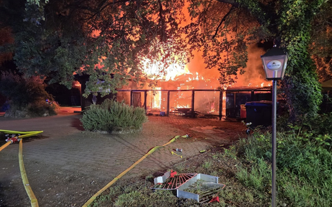 FW Speyer: Gaststätte in Speyer brennt vollständig aus - 84 Einsatzkräfte im Einsatz - Foto: presseportal.de