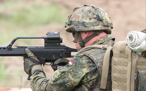 Bundeswehr-Soldat mit G36 (Archiv) - Foto: via dts Nachrichtenagentur