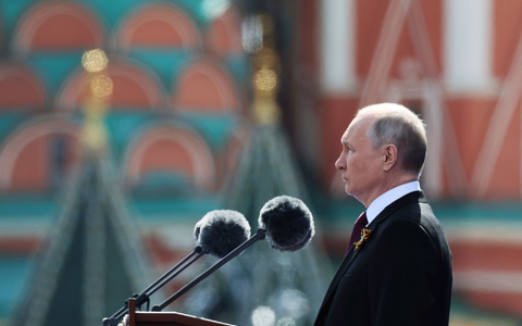 Kremlchef Wladimir Putin zeigt sich sicher, dass die russische Armee den Angriffskrieg gegen die Ukraine trotz der westlichen Hilfe für Kiew gewinnen wird. (Archivbild) - Foto: Gavriil Grigorov/AP/dpa