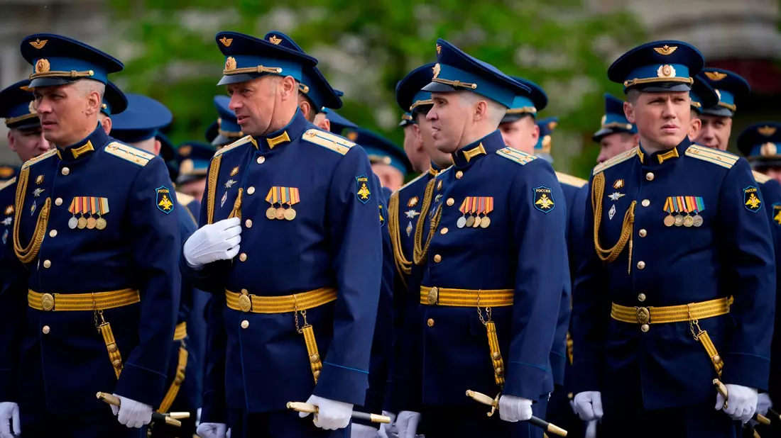 Die Militärparade fällt im Vergleich zu den vergangenen Jahren deutlich kleiner aus.  - Bild: Pavel Bednyakov/Pool AP/AP/dpa