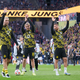 Niklas Süle (l) und Julian Brandt (M) verlassen zum Ende der Saison Borussia Dortmund.  - Foto: Bernd Thissen/dpa