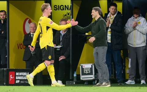 Julian Brandt (l) und sein Noch-Coach Niko Kovac.  - Foto: Bernd Thissen/dpa