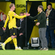 Julian Brandt (l) und sein Noch-Coach Niko Kovac.  - Foto: Bernd Thissen/dpa
