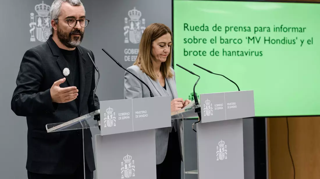 Der Staatssekretär für Gesundheit, Javier Padilla, informiert bei einer Pressekonferenz über Maßnahmen zur Vermeidung der Ausbreitung des Hantavirus. - Bild: Carlos Luján/EUROPA PRESS/dpa
