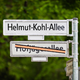 In Berlin trägt eine Allee nun den Namen von Helmut Kohl. - Foto: Christoph Soeder/dpa