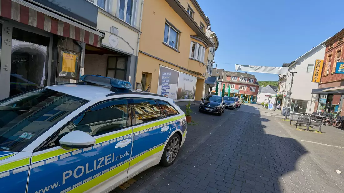 Das Großaufgebot der Polizei ist abgezogen. - Bild: Sascha Ditscher/dpa