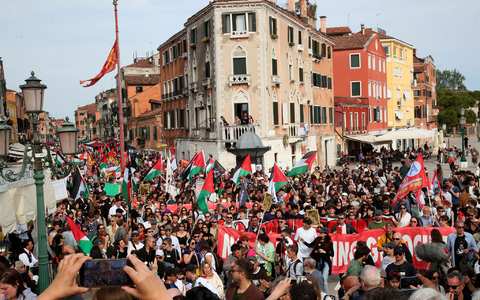 Am Vorabend der Eröffnung kam es zu Protesten. - Foto: Paola Garbuio/LaPresse via ZUMA Press/dpa